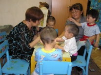 Ванаварский детский дом: занятие в младшей группе