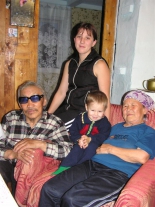 Три поколения:  Василий Иванович и Светлана Михайловна Андреевы с дочерью и внуком