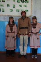 Участники экспедиции в селькупских костюмах из клуба Напаса
