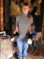 Женя Ренковская учится печь хлеб