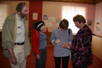 Участники экспедиции в Белоярском краеведческом музее с экскурсоводом