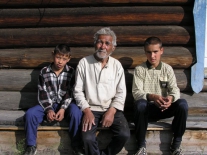 Виктор Харлампьевич Бальдин с внуками